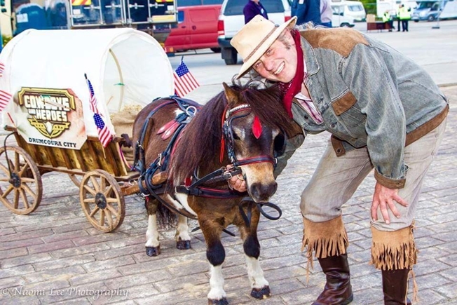 Rob and his sidekick Rocky hamming it up at 'Cowboys & Heroes' which is Ireland's largest Country & Western festival. Rob has had Rocky for 28 years now